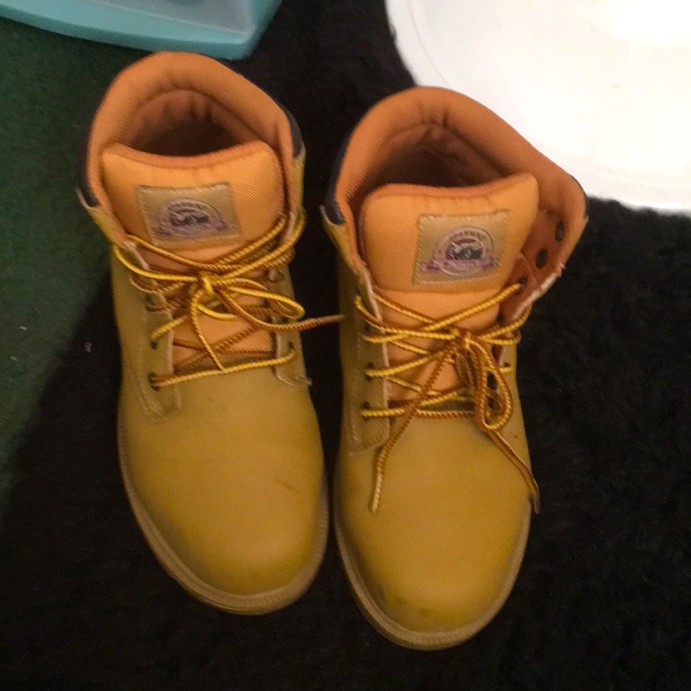 Steal toe work boots